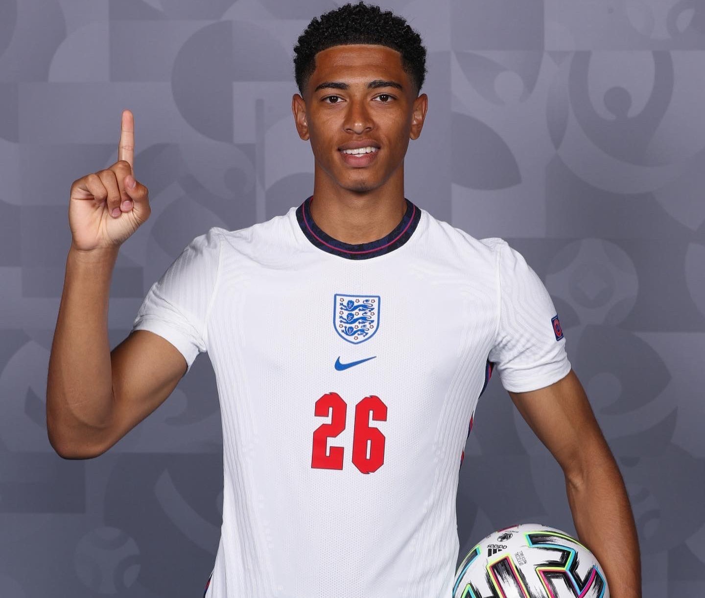 凯恩连续4场欧冠破门，拜仁队史仅罗本、莱万曾连续5场进球（凯恩欧冠4连场破门，拜仁史上5连场者仅罗本与莱万）