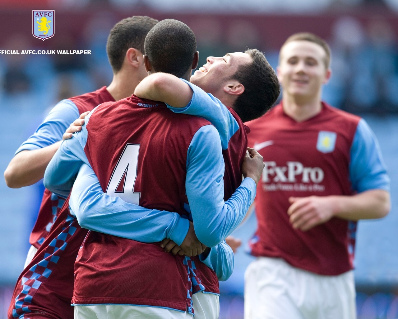 图赫尔：孔萨小腿紧张留在伦敦检查，我不介意福登踢9号位（图赫尔：孔萨小腿不适留伦敦检查，福登踢9号位我不反对）