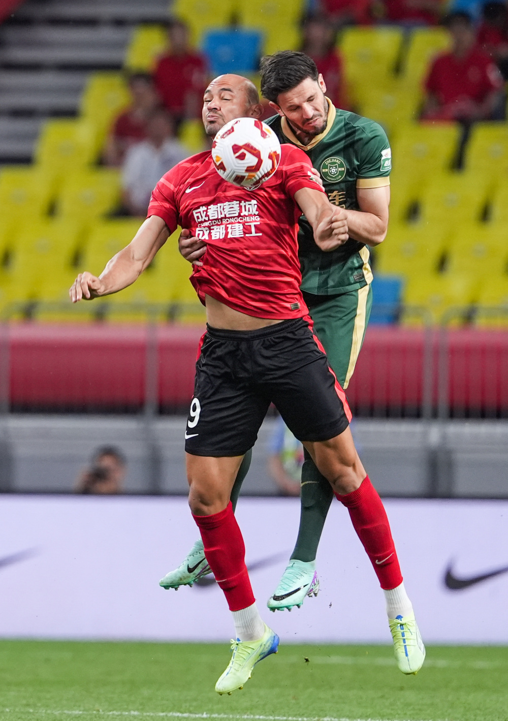 名宿：在我看来莱奥是边锋不是前锋；他配得上米兰10号球衣