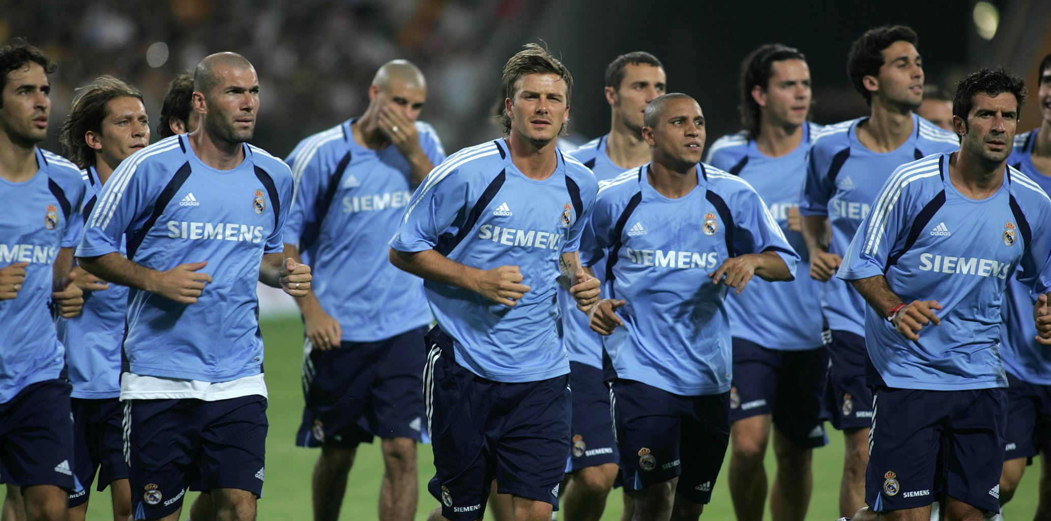 足球世界杯球场建设进入收尾阶段，安全标准升级（世界杯球场建设步入收官阶段，安全标准再升级）