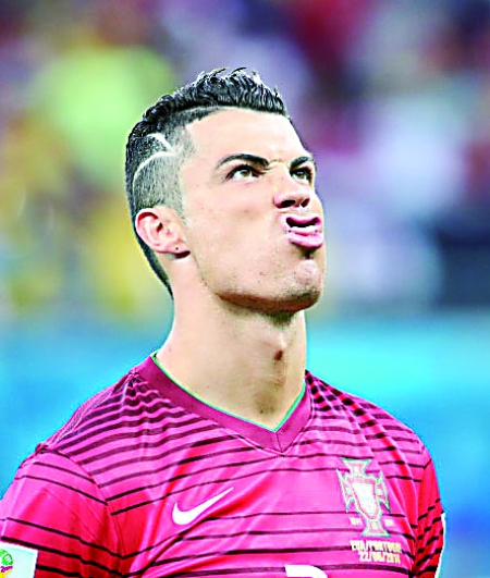 贝尔纳代斯基锁骨手术成功，恢复期约为六周（贝尔纳代斯基锁骨手术顺利完成，预计六周恢复）