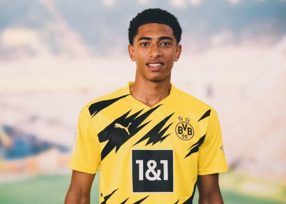 詹姆斯篮板抢断关键时刻锁定胜局