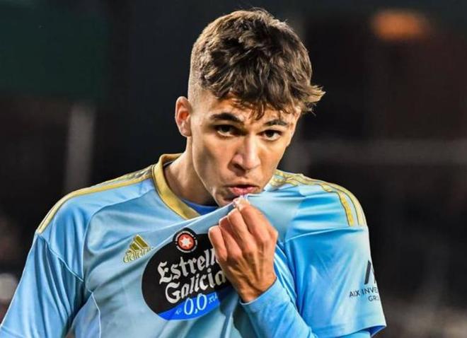 阿斯报：巴萨后卫埃里克·加西亚，未来三场仍将佩戴面罩出战（阿斯：埃里克·加西亚未来三战仍将佩戴面罩为巴萨出战）