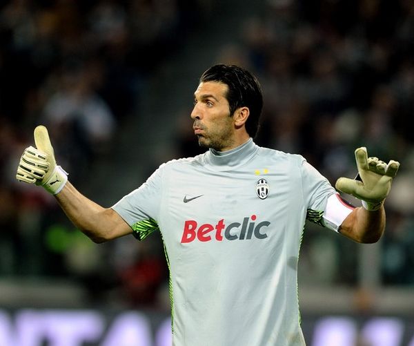 国足新主帅引发热议