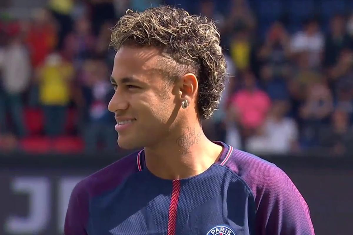 想念赛场，穆德里克晒斯坦福桥比赛照：圣诞快乐（穆德里克晒斯坦福桥比赛照送祝福：圣诞快乐，盼重返赛场）