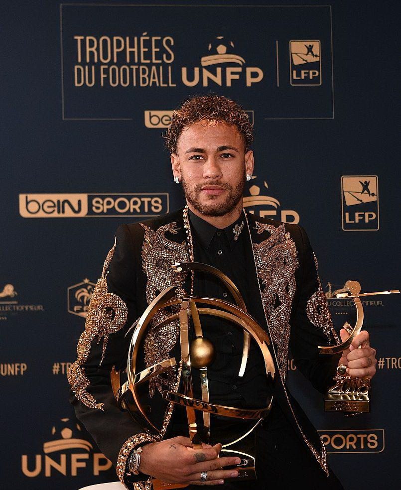 NBA：勇士主场击败小牛 库里三分火力全开